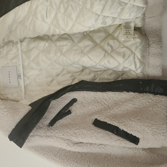 Blank NYC Sherpa Moto Jacket Size XS Faux Leather Details High Neck Pockets - Picture 10 of 16